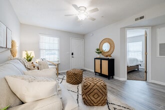 Hawk Ridge Apartments in Winston-Salem, NC - Foto de edificio - Building Photo