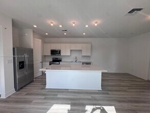 750 NW 82nd Ave in Plantation, FL - Building Photo - Building Photo
