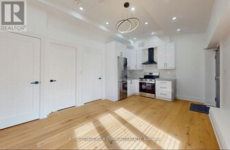 12 Kemano Rd in Aurora, ON - Building Photo - Building Photo