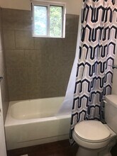 738 Washington Ave, Unit 845 Capitol Dr in Carnegie, PA - Foto de edificio - Building Photo