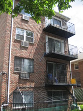 132-18 57th Rd in Flushing, NY - Building Photo - Building Photo