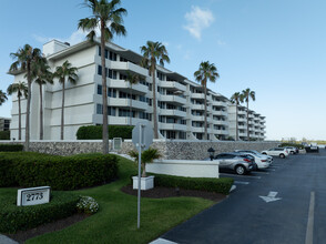 Carlyle House in Palm Beach, FL - Foto de edificio - Building Photo