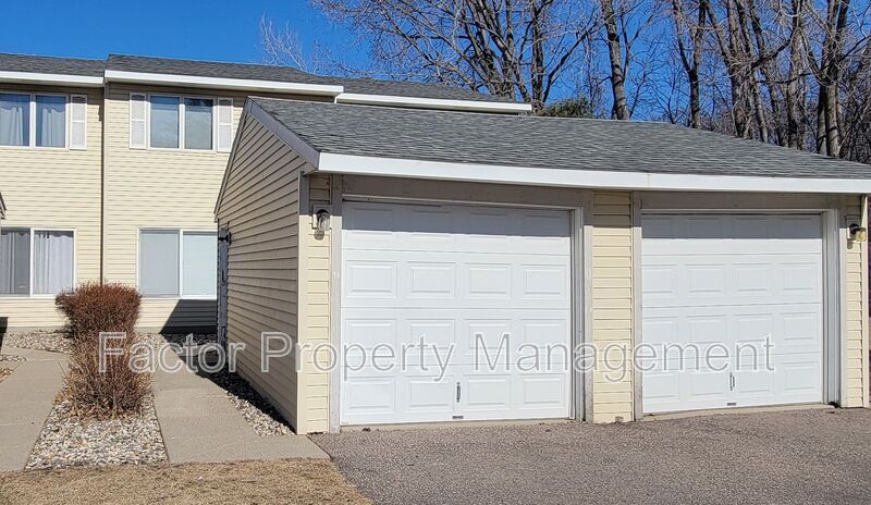 60 Meadowbrook Ct in North Mankato, MN - Building Photo