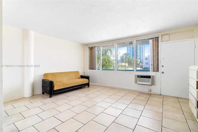 6484 Indian Creek Dr in Miami Beach, FL - Foto de edificio - Building Photo