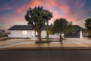 7495 Balsa Ave in Yucca Valley, CA - Building Photo