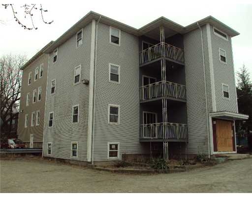 100 Robinson St in Woonsocket, RI - Foto de edificio