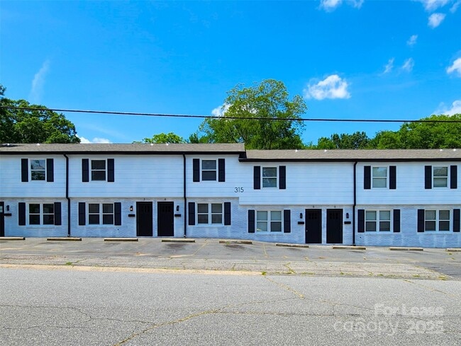 315 Hamilton Dr NE in Concord, NC - Building Photo - Building Photo