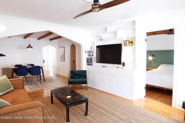 229 Warren St in Hudson, NY - Building Photo - Building Photo