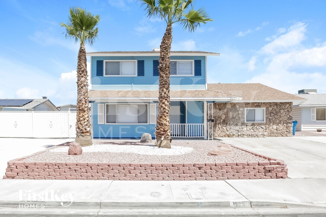 825 Antigua St in Las Vegas, NV - Foto de edificio