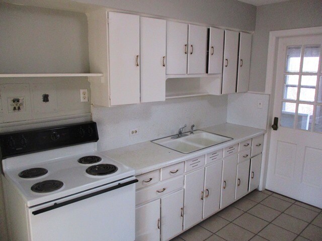 1106 E Washington St in Bloomington, IL - Building Photo - Building Photo