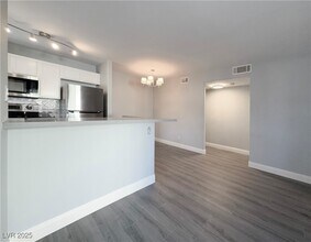 2961 Juniper Hills Blvd in Las Vegas, NV - Building Photo - Building Photo