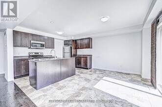 6 Castlebay St in Kitchener, ON - Building Photo - Building Photo