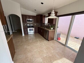15448 SW 143rd Terrace in Miami, FL - Foto de edificio - Building Photo