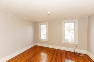 6 Larch Ave, Unit 3rd floor in Troy, NY - Building Photo - Building Photo