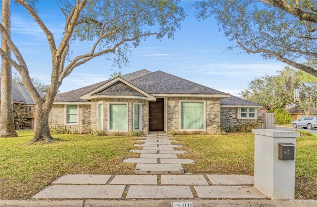 300 Kiwi Ave in McAllen, TX - Building Photo