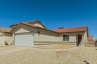 597 Jackson Dr in Henderson, NV - Foto de edificio - Building Photo