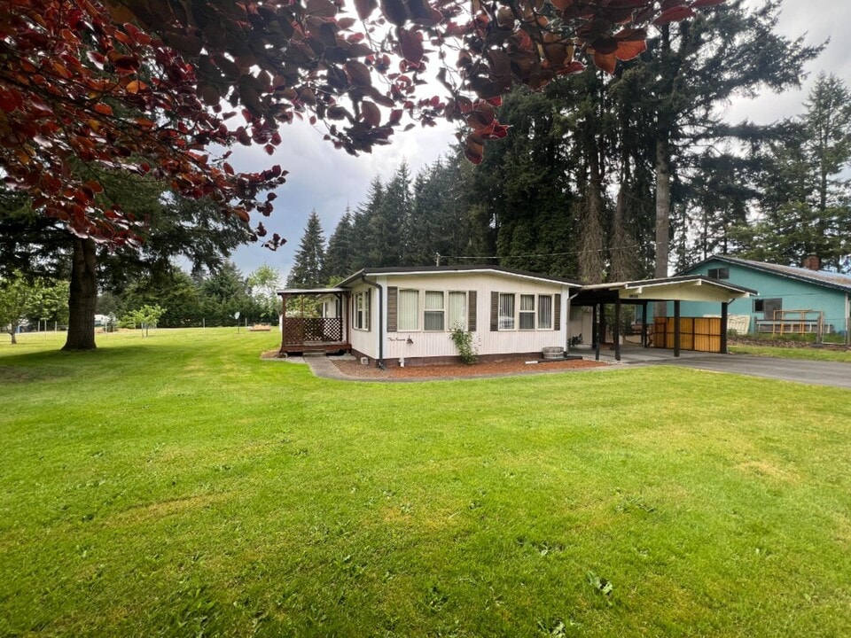 19133 Guava St SW in Rochester, WA - Building Photo