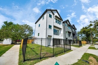 6951 Foster St in Houston, TX - Building Photo - Building Photo