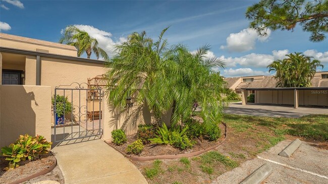 5239 Myrtle Wood in Sarasota, FL - Foto de edificio - Building Photo