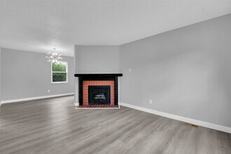 13351 Hiddencrest Ln in Ballwin, MO - Building Photo - Building Photo