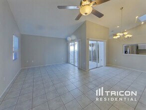 4022 37th St Ct W in Bradenton, FL - Building Photo - Building Photo