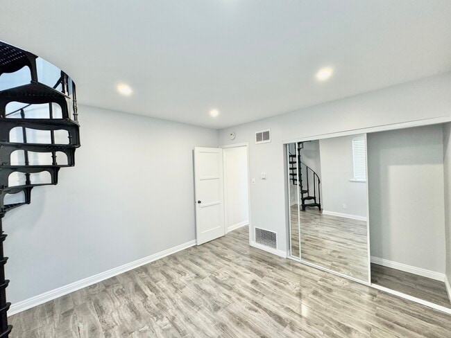 427 N Oakhurst Dr in Beverly Hills, CA - Building Photo - Building Photo