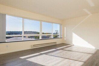 Russell Park in Seattle, WA - Building Photo - Building Photo