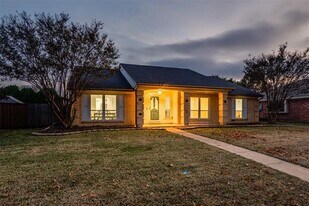 1120 Seabrook Dr in Plano, TX - Building Photo