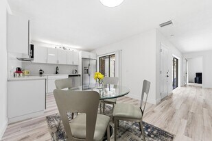 1424 14th Terrace in Palm Beach Gardens, FL - Building Photo