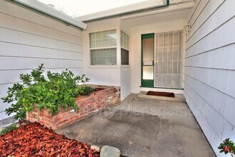 1817 Vesta Way in Sacramento, CA - Building Photo - Building Photo