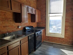 813 S Salina St in Syracuse, NY - Building Photo - Building Photo