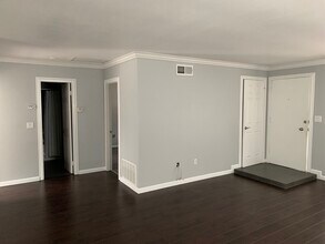 340 Pacific St in Tustin, CA - Foto de edificio - Building Photo