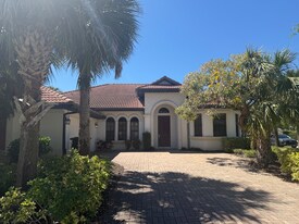 10250 Templeton Ln in Ft. Myers, FL - Building Photo