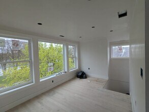 105 Shore Dr in Somerville, MA - Building Photo - Building Photo