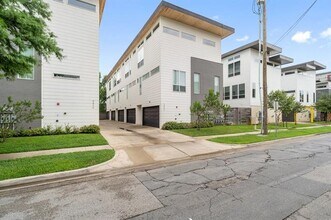 5802 Lindell Ave in Dallas, TX - Building Photo - Building Photo