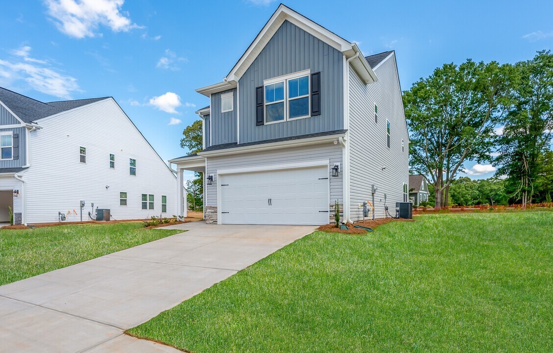 Pine Ridge Place in Fountain Inn, SC - Foto de edificio