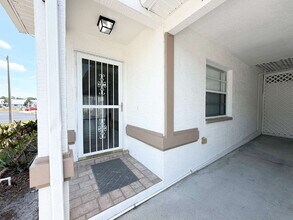 9226 Estrada Pl in New Port Richey, FL - Building Photo - Building Photo