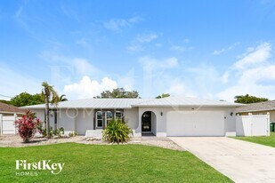 528 SE 17th Ave in Cape Coral, FL - Building Photo