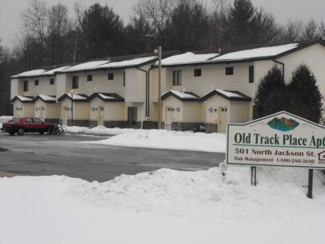 Old Track Place in Merrillan, WI - Foto de edificio