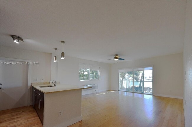 7171 Bay Dr in Miami Beach, FL - Building Photo - Building Photo