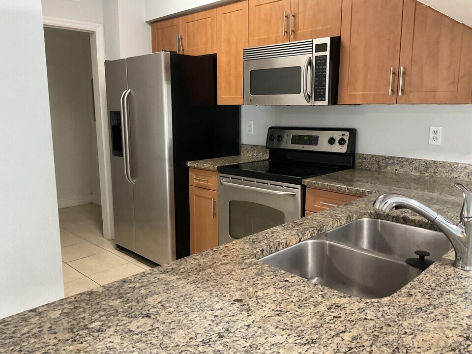 6510 Emerald Dunes Dr in Wellington, FL - Building Photo