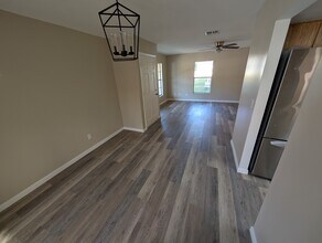 11513 Valencia Dr in Seffner, FL - Building Photo - Building Photo