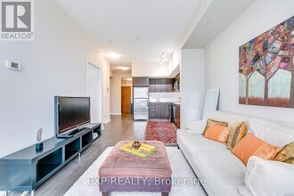 2200 Lake Shore Blvd W in Toronto, ON - Building Photo - Building Photo