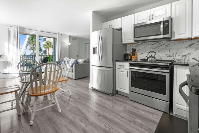 5700 Bonita Beach Rd SW in Bonita Springs, FL - Foto de edificio - Building Photo