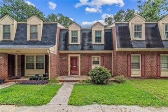 404 Hustings Ln in Newport News, VA - Building Photo - Building Photo