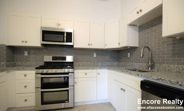 1516 Commonwealth Ave, Unit 1 in Boston, MA - Building Photo - Building Photo