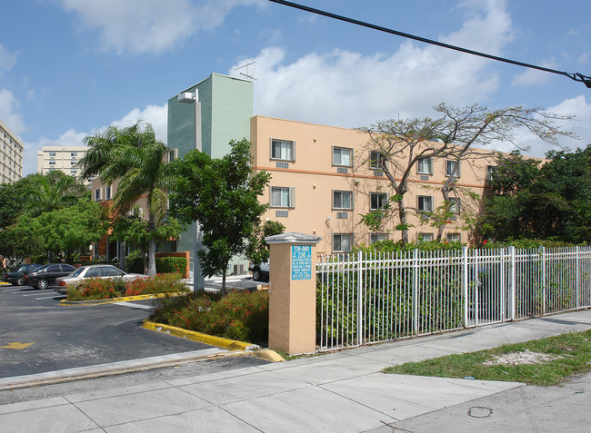 Rivermont House in Miami, FL - Foto de edificio - Building Photo