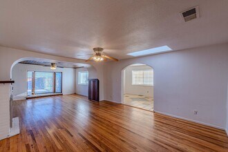 609 Candelaria Rd NW in Albuquerque, NM - Building Photo - Building Photo
