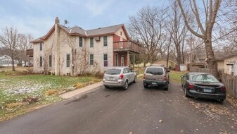 680 6th St in Newport, MN - Building Photo