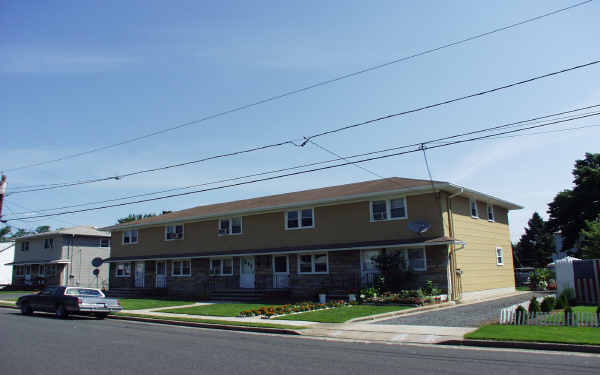 97-105 S 15th Ave in Manville, NJ - Building Photo